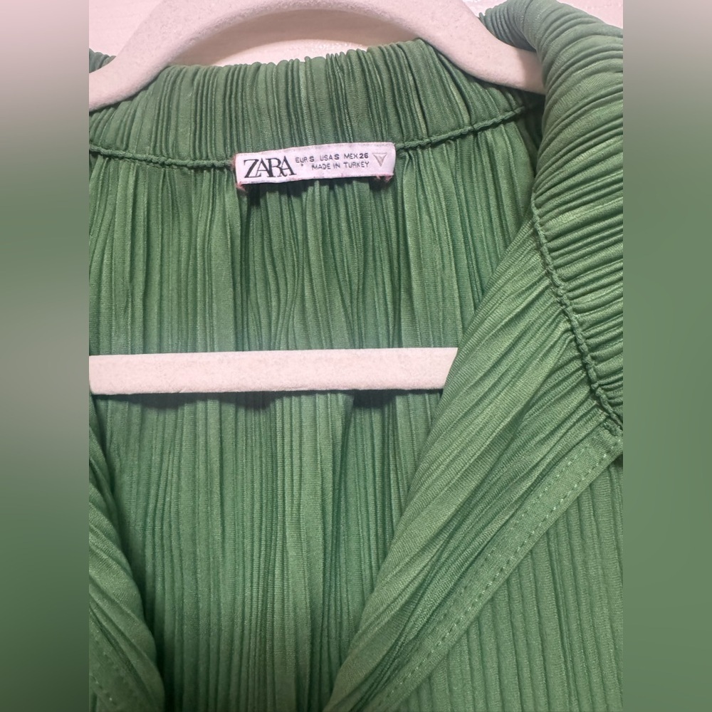 Zara Green Pleated Tank - Picture 9 of 16